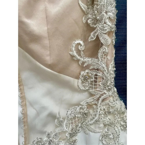 The magnificent Maggie Sottero Odette wedding dress SZ 12 - Picture 13 of 15